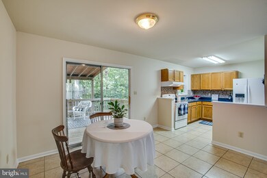 804 Moorefield Dr, Ruther Glen, VA 22546 - photo 4