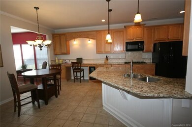 2016 Beautifully Remodeled Kitchen with upgraded a
