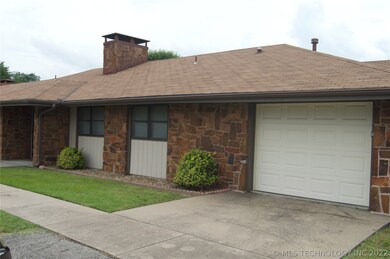 1 car garage comes and private drive comes with th
