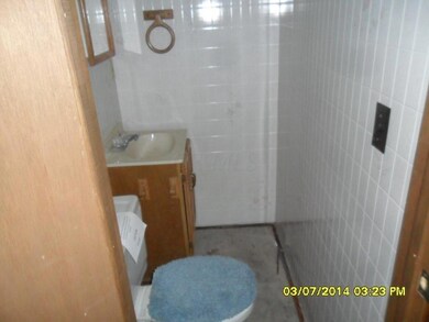 804 pineway ct basement bath