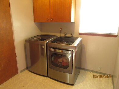 LAUNDRY RM.JPG