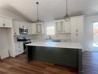 Quarts counters, extra high cabinets w/trim moldin