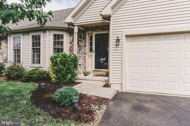 3456 Green Leaf Dr, Mount Joy, PA 17552 - photo 2