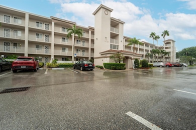 14112 Huntington Pointe Dr unit 309, Delray Beach, FL 33484 - photo 2