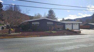 1403 NE Sommer Dr, Grants Pass, OR 97526 - photo 3