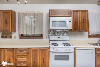 2521 Chandalar Dr Anchorage AK-large-008