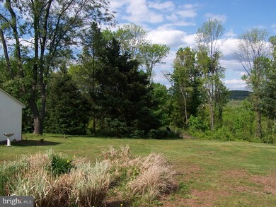 8299 Powder Ln, Zionsville, PA 18092 - photo 4