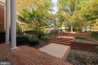 7621 Provincial Dr unit 304, McLean, VA 22102 - photo 2