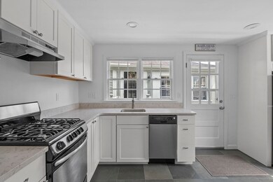 27 Washington St, Marblehead, MA 01945 - photo 5