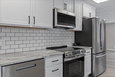 3771 Gainesborough Dr, Lake Orion, MI 48359 - photo 6