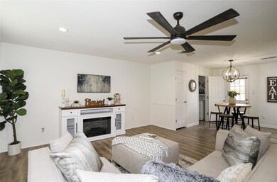 809 Barry Ln, Cleburne, TX 76031 - photo 4