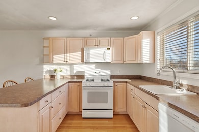 63 Cavendish Cir, Salem, MA 01970 - photo 2