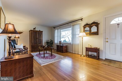 13125 Oriole Dr, Beltsville, MD 20705 - photo 2