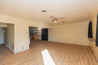 605 & 607 N Wall St, Shamrock, TX 79079 - photo 4