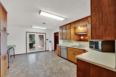 249 Linda Dr, Fredericksburg, TX 78624 - photo 7