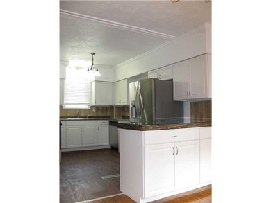 Kitchen. BEAUTIFUL NEW WHITE KITCHEN WITH APPLIANC