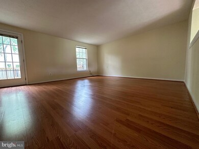 13922 Winding Ridge Ln, Centreville, VA 20121 - photo 6