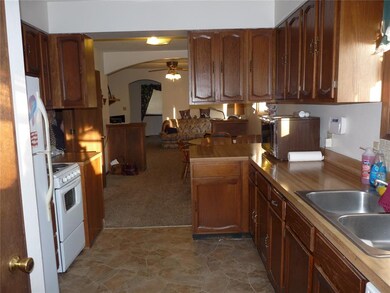 128 17th St SW, Cedar Rapids, IA 52404 - photo 3