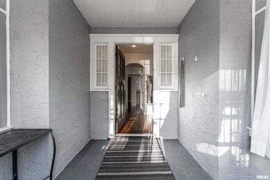 1018 Tremont St, Lincoln, IL 62656 - photo 3