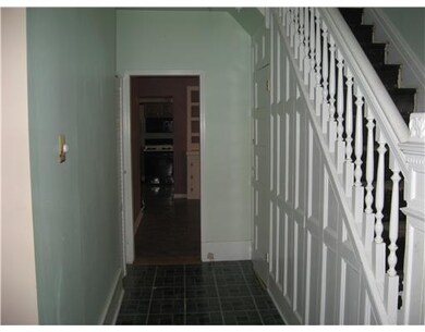 Entry/Foyer.