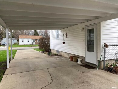 140 Debruler Dr, Lincoln, IL 62656 - photo 2