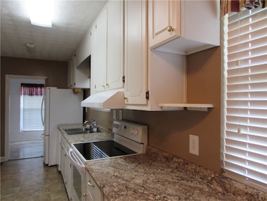 1300 Stanton Ave, Waycross, GA 31503 - photo 2