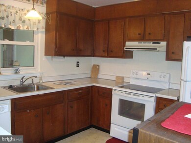 4 Cheshire Ct, Southampton, NJ 08088 - photo 3