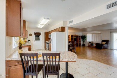 10024 W Deanne Dr, Sun City, AZ 85351 - photo 5