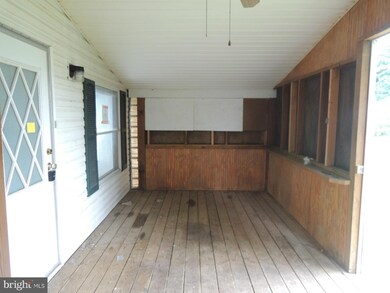 36 Turtle Ln, Ranson, WV 25438 - photo 5