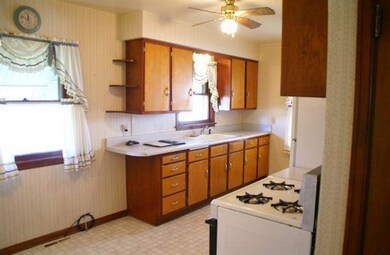 1728 N Pine St, Davenport, IA 52804 - photo 4