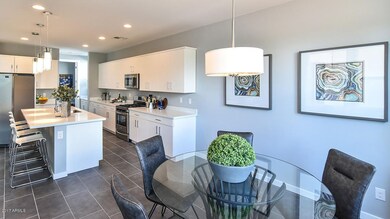 Kitchen & Dining