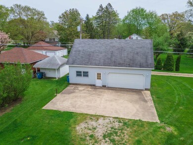 515 S Division St, Chenoa, IL 61726 - photo 3