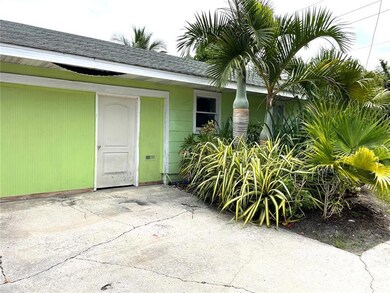 Side of house with closed in Carport 2Br / 1 Ba side