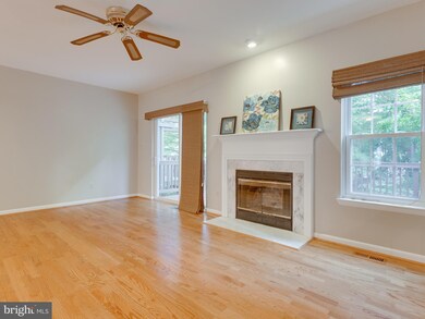 8320 Linden Oaks Ct, Lorton, VA 22079 - photo 4
