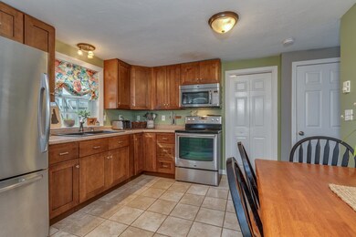 21 Townhouse Rd unit 23, Allenstown, NH 03275 - photo 4