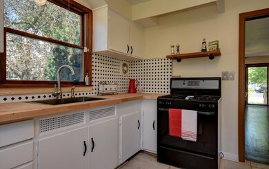 Kitchen (2)