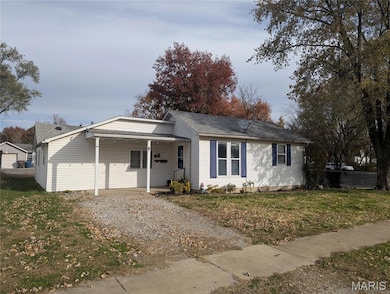 519 Ward St, Greenville, IL 62246 - photo 2