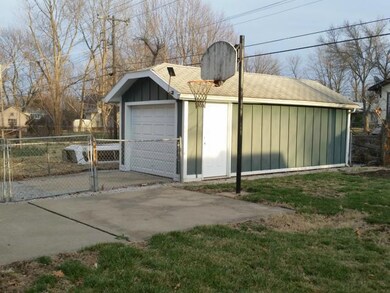 Detached Garage