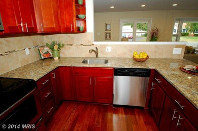 814 S Cypress Ct, Sterling, VA 20164 - photo 7