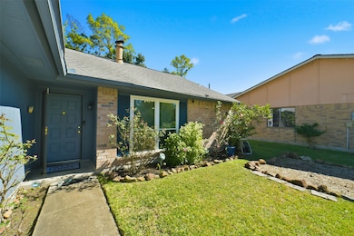 2819 Hummingbird Ln, Humble, TX 77396 - photo 2