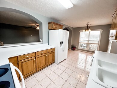 Kitchen/eat-in dining area that opens up to the li