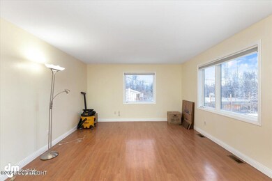 05-LIVINGROOM_NQC_IMG_1-3