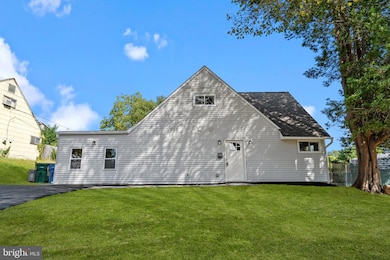 28 Rainbow Ln, Levittown, PA 19055 - photo 4