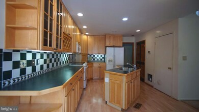 9424 Gentle Cir, Montgomery Village, MD 20886 - photo 5