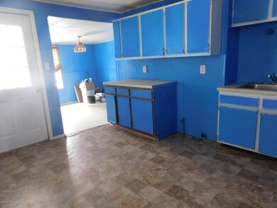 908 W Locust St, Scranton, PA 18504 - photo 6