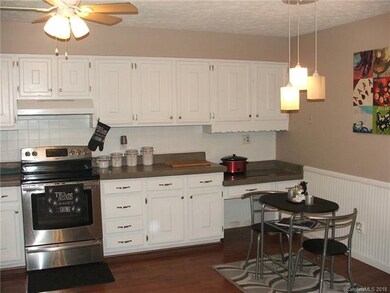 202 Kimberly Ann Dr, Hendersonville, NC 28792 - photo 7