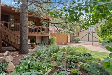View of front yard