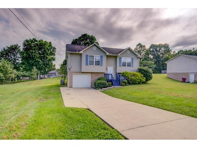 124 Hughes St, Johnson City, TN 37601 - photo 2