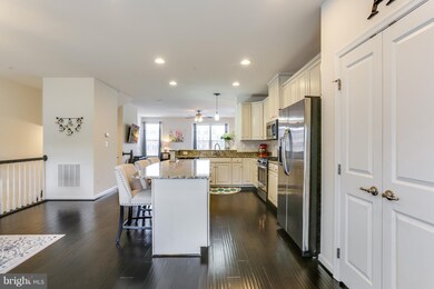 910 Magnolia Blossom Ct, Sykesville, MD 21784 - photo 4