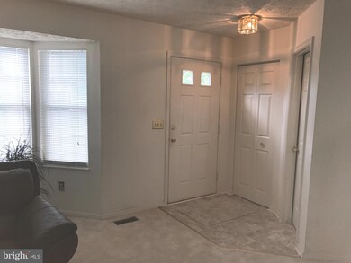 13331 Burkitts Rd, Fairfax, VA 22033 - photo 3